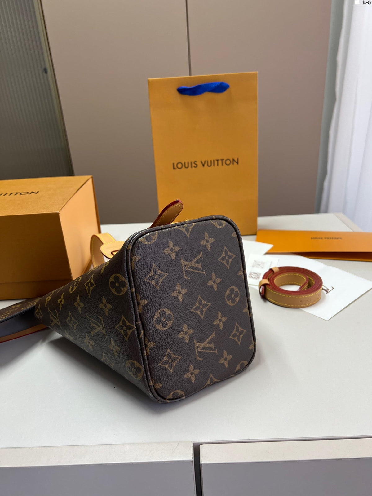 Louis Vuitton LV Vintage Bucket Tote Bag - Brown — view 4