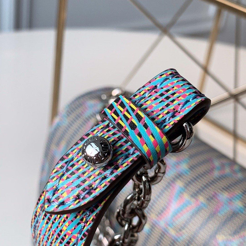 Louis Vuitton Twist MM Shoulder Bag — view 3