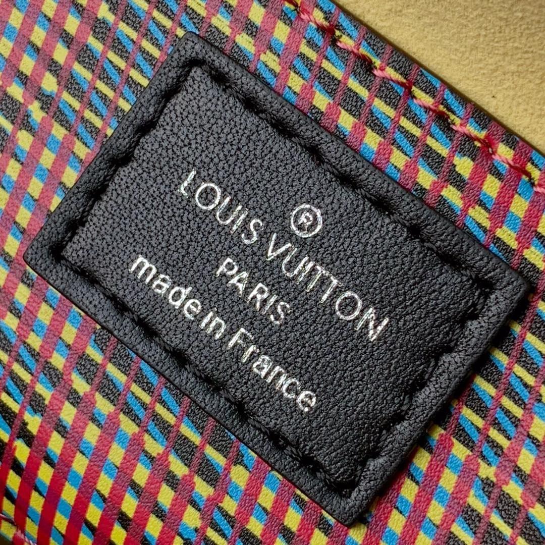 Louis Vuitton Twist MM Shoulder Bag — view 8