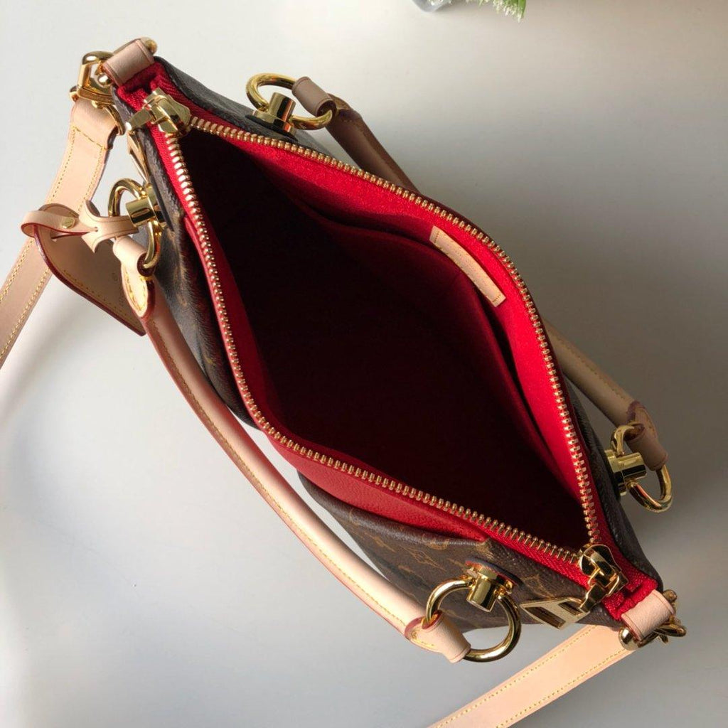 Louis Vuitton V Tote MM — view 5