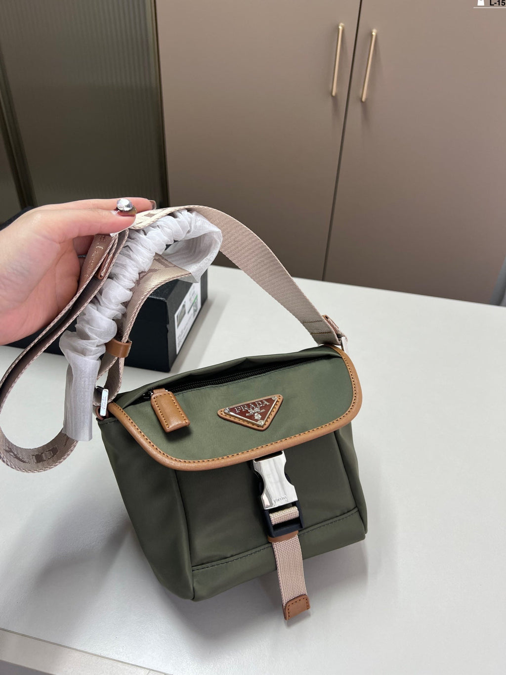 Prada Vintage Messenger Bag Crossbody - Green — view 2