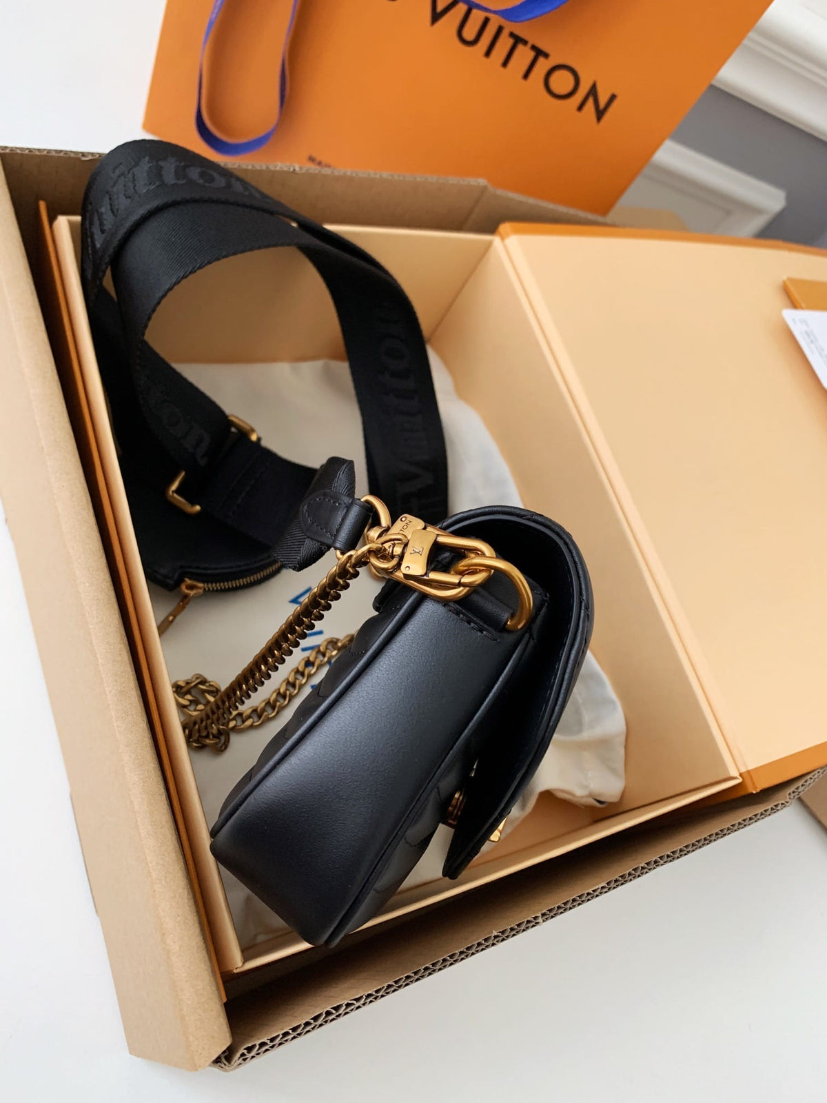 Louis Vuitton New Wave Multi-Pochette Handbag - Black — view 7