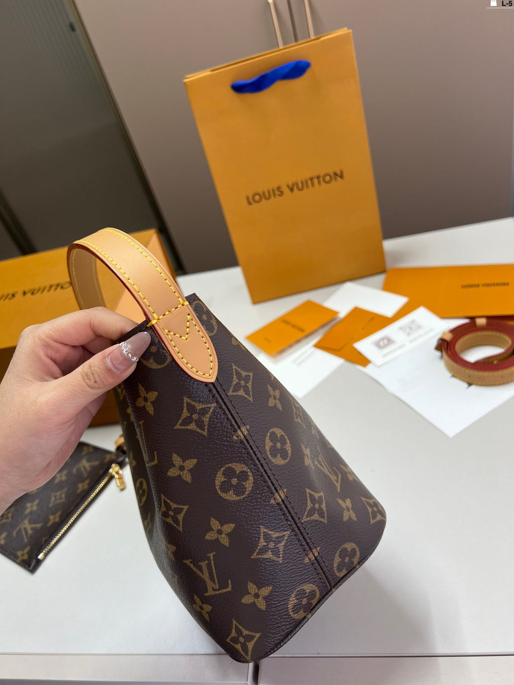 Louis Vuitton LV Vintage Bucket Tote Bag - Brown — view 8