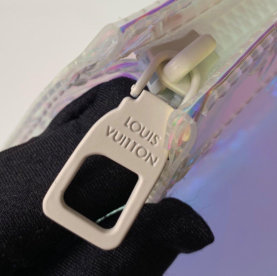 Louis Vuitton Toiletry Pouch — view 9