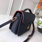 Louis Vuitton Pochette Metis — view 3