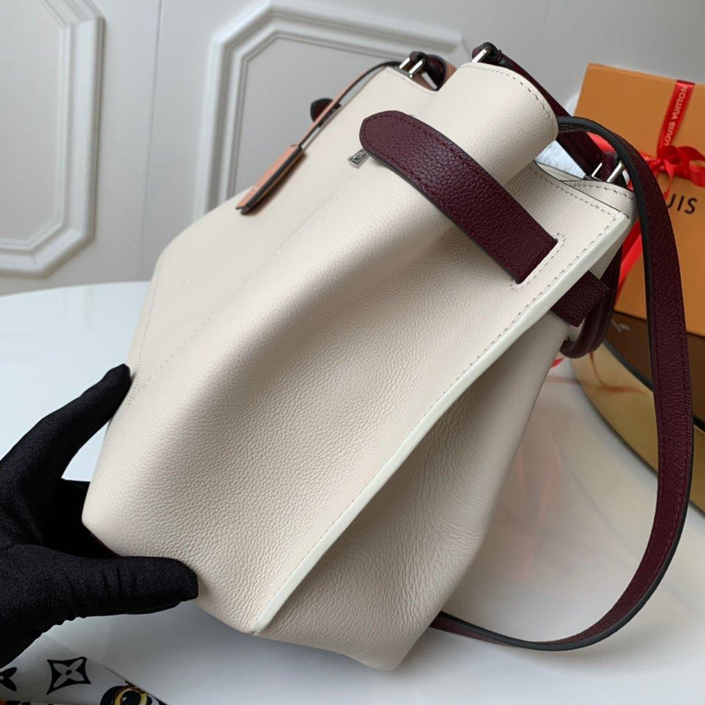 Louis Vuitton Lockme Day Bag — view 4