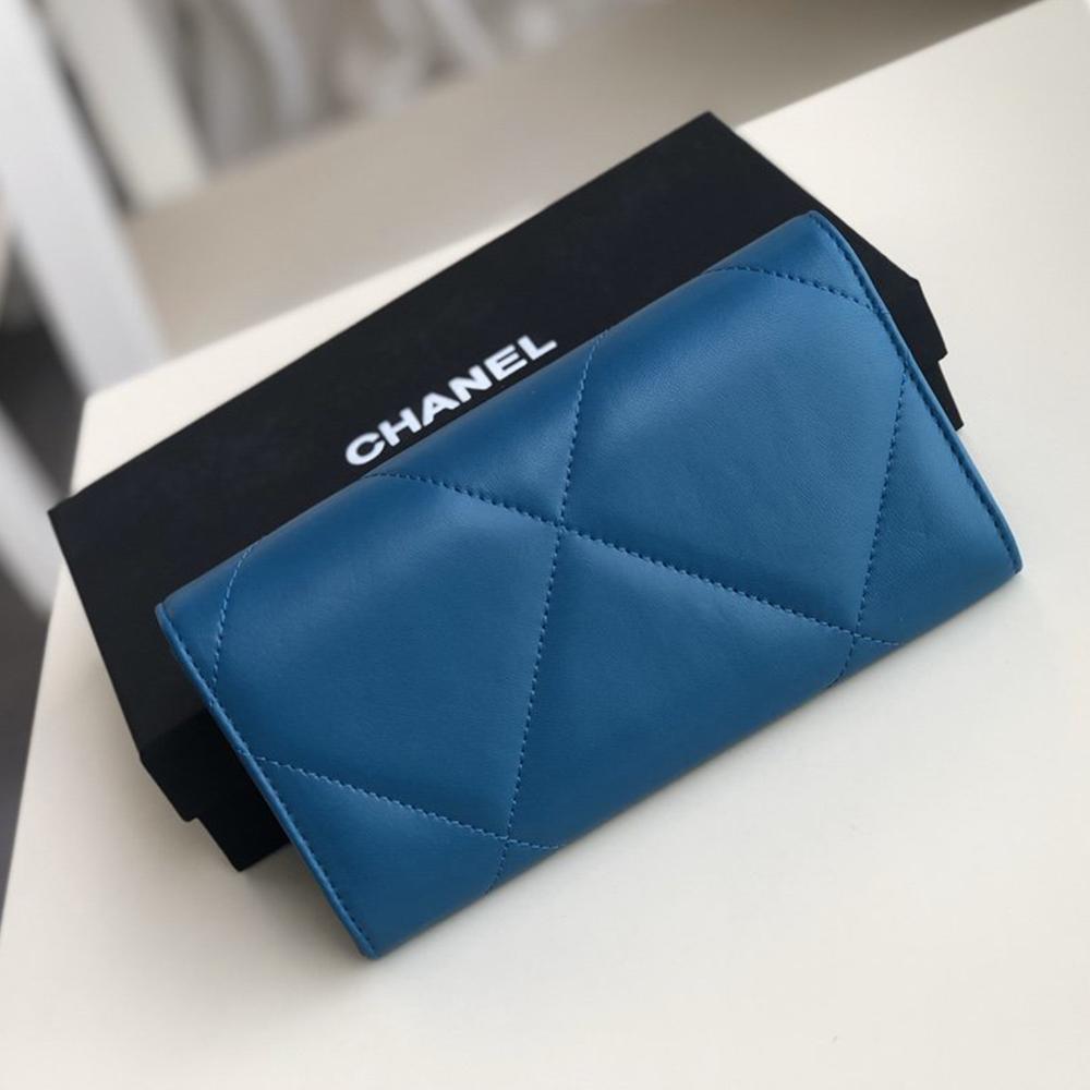Chanel 19 Quilted Flap Wallet — view 4
