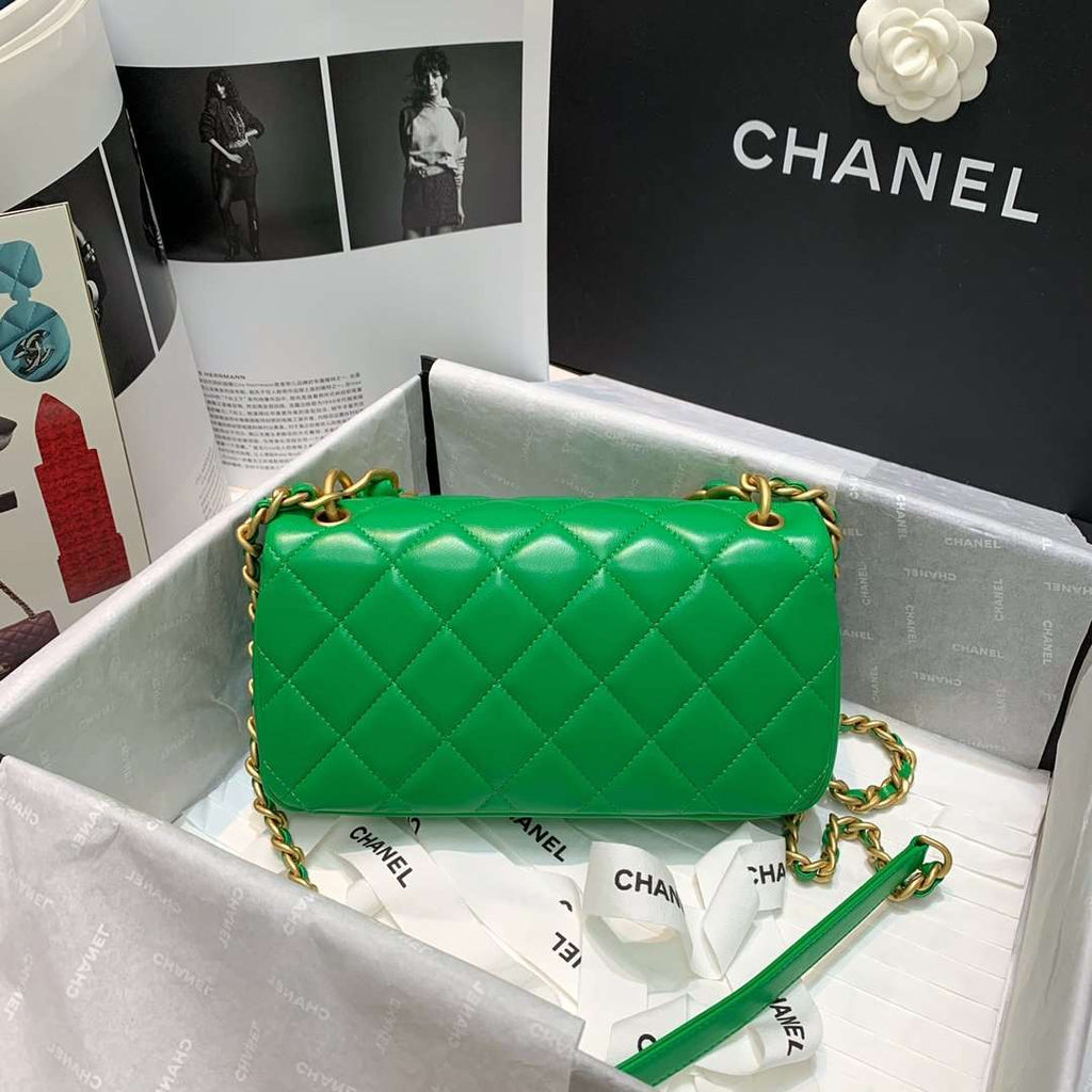 Chanel Flap Bag with Chunky Chain Green — view 3