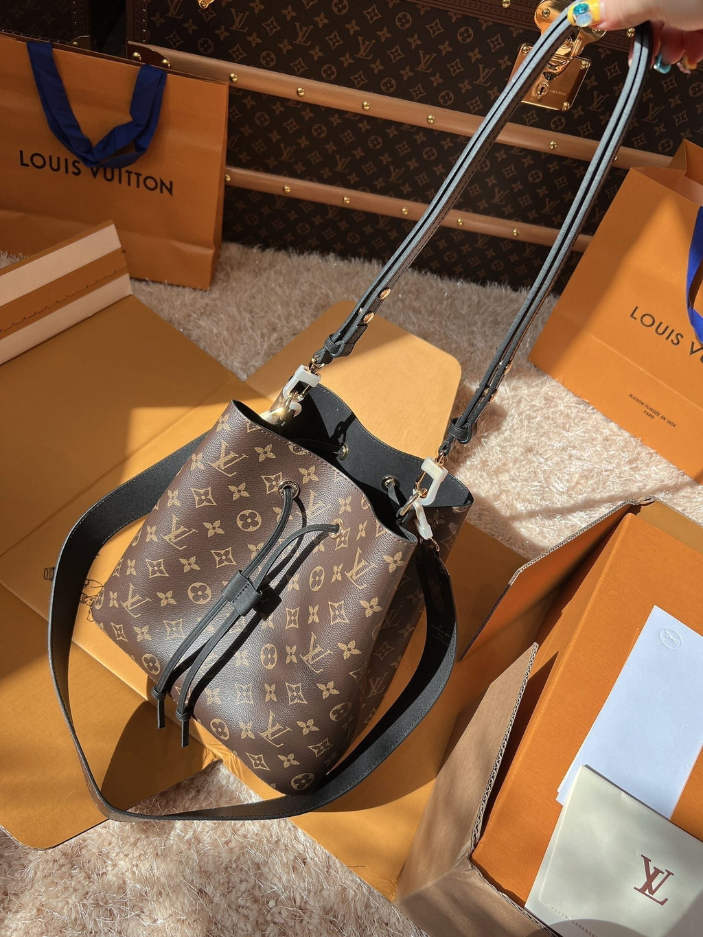 LV Neonoé Monogram Canvas Bucket Shoulder Bag with Leather Trim and Adjustable Strap 26 cm — view 1