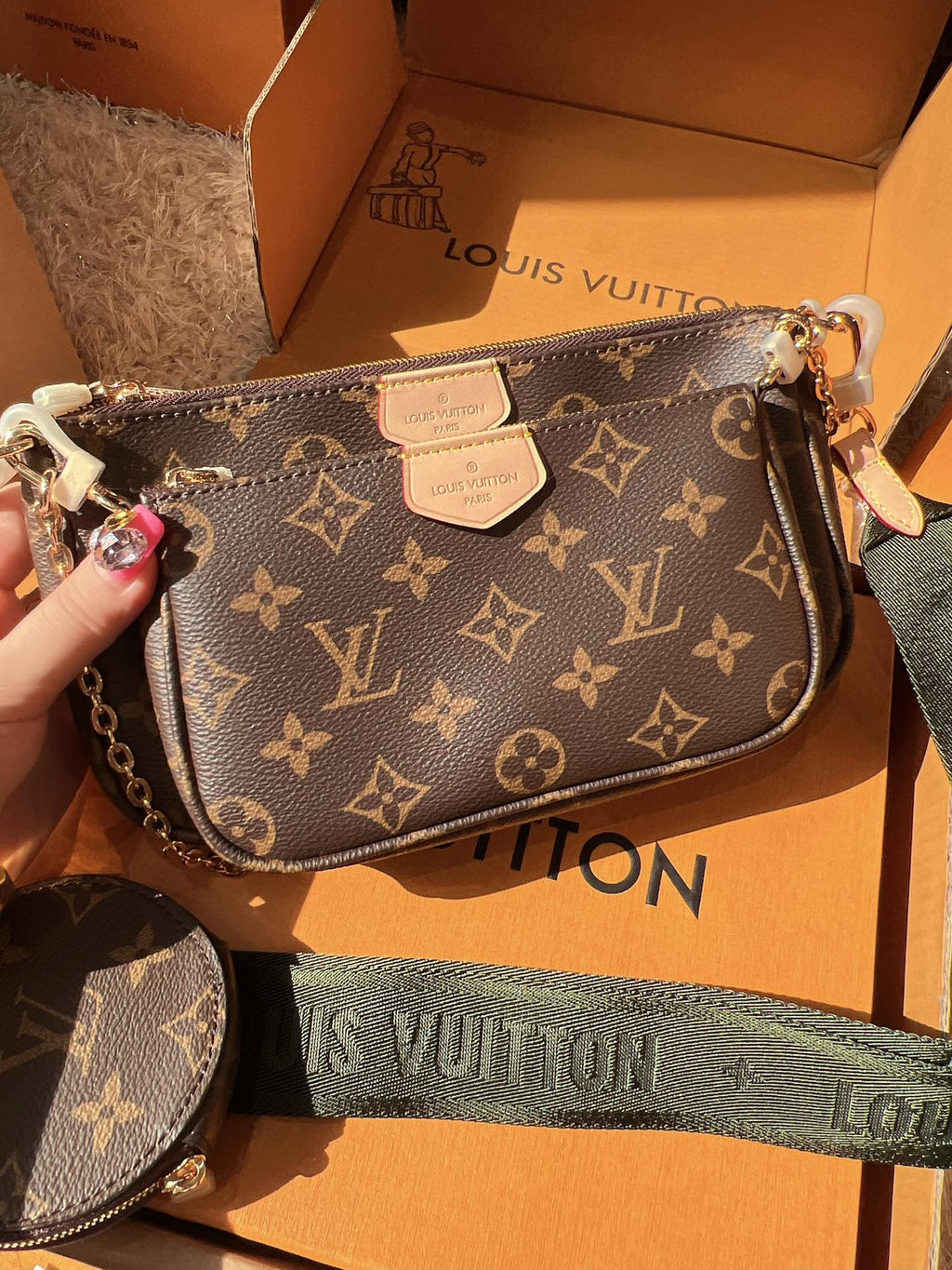 LV Multi Pochette Accessoires Monogram Canvas Crossbody Shoulder Bag with Two Pouches and Round Coin Purse — view 2