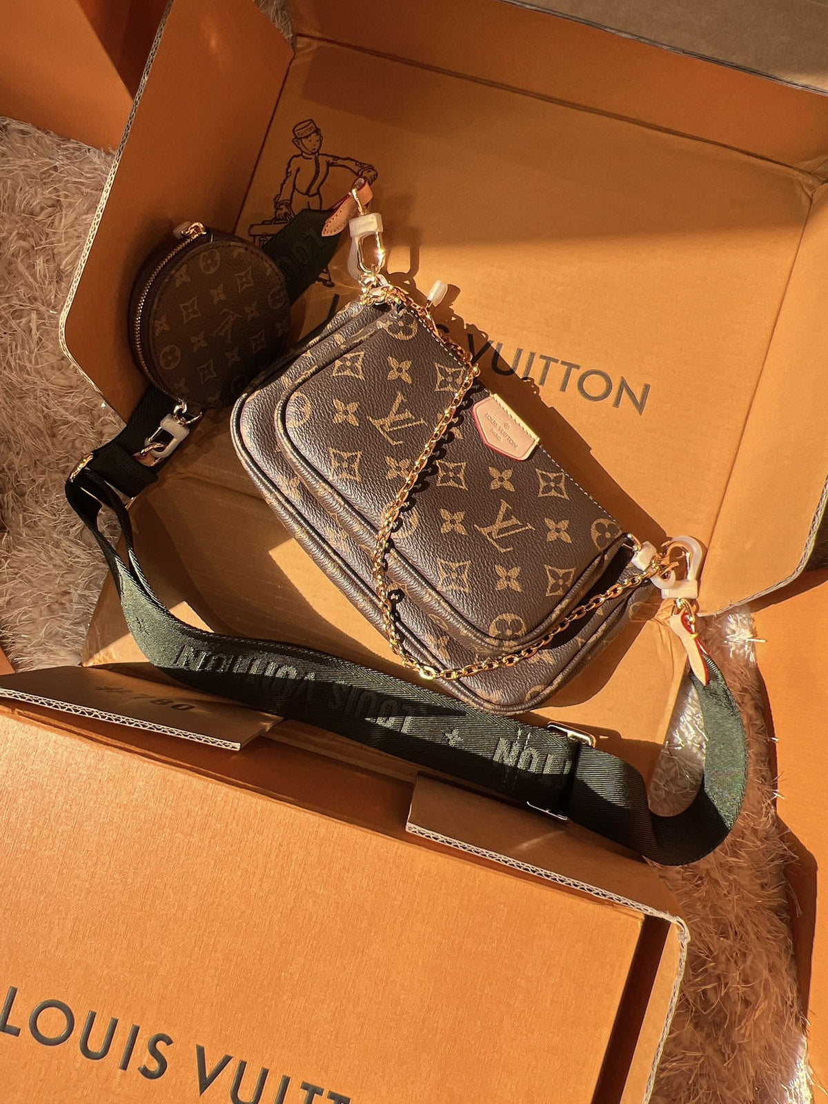 LV Multi Pochette Accessoires Monogram Canvas Crossbody Shoulder Bag with Two Pouches and Round Coin Purse — view 4