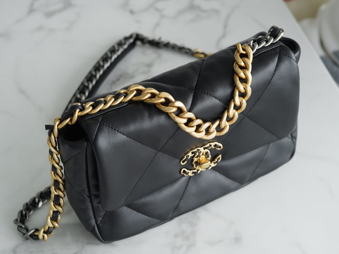Chanel 19BAG AS1160 Black Gold Buckle Bag Small 26CM — view 6