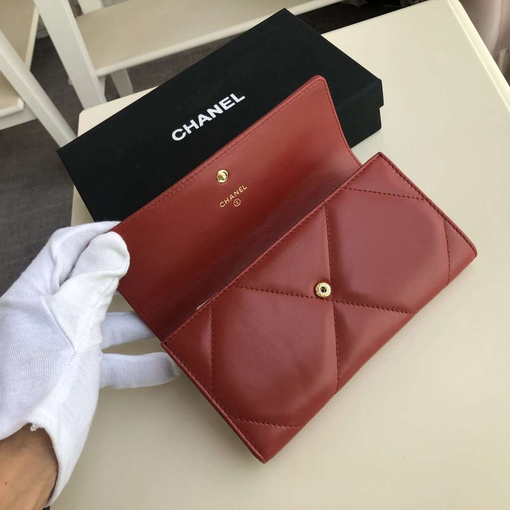 Chanel 19 Quilted Flap Wallet - Red — view 4