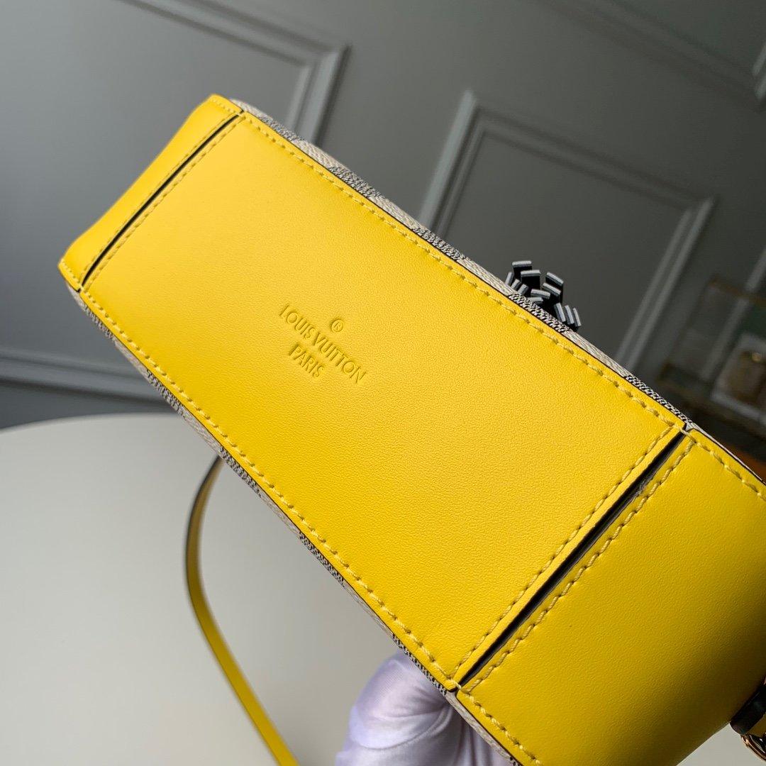 Louis Vuitton Bag — view 4