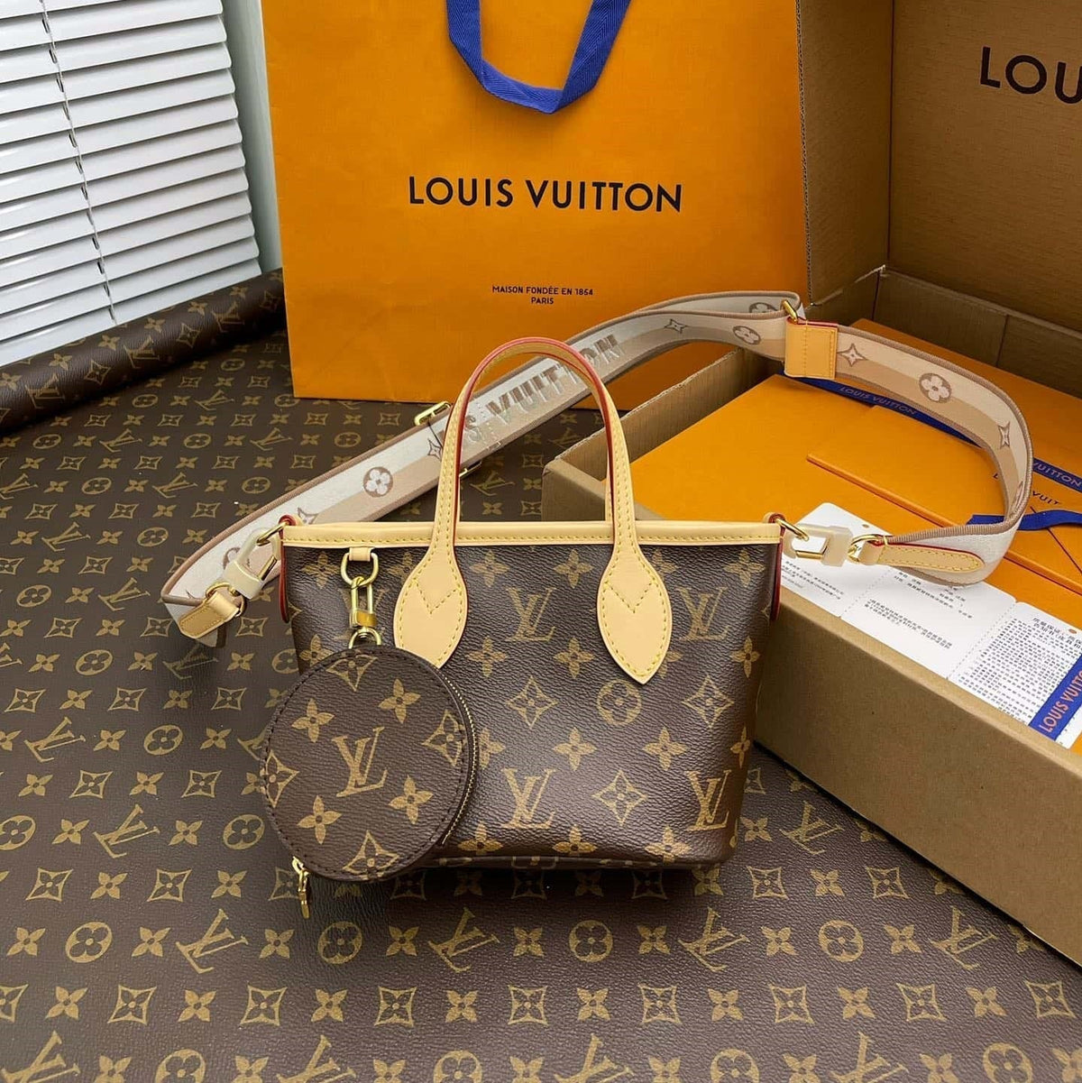 LV Neverfull MM Monogram Canvas Tote Shoulder Bag with Leather Trim and Pouch - Brown — view 14