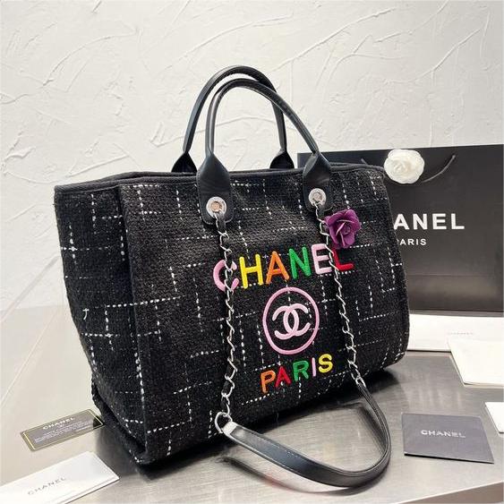 Chanel Fashion Totes Handbag - Black — view 4