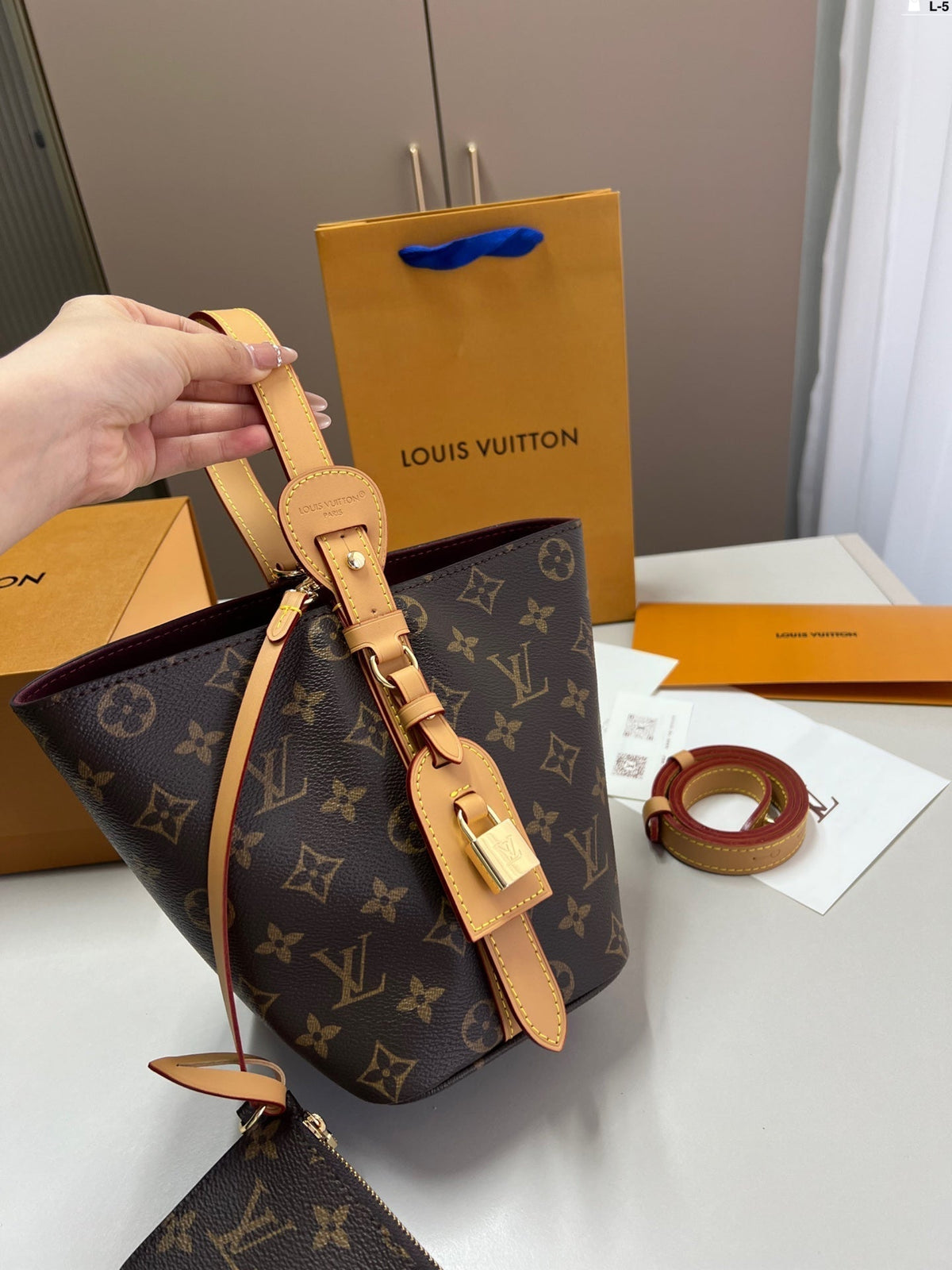 Louis Vuitton LV Vintage Bucket Tote Bag - Brown — view 2