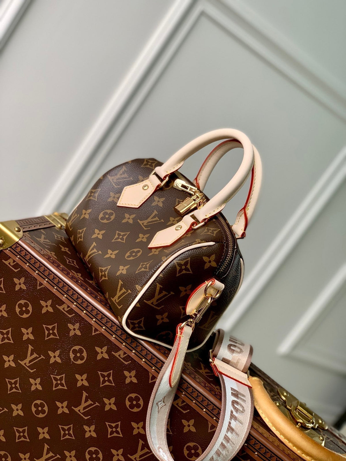 Louis Vuitton Speedy Bandouliere 20 Monogram Beige Strap Handbag — view 2