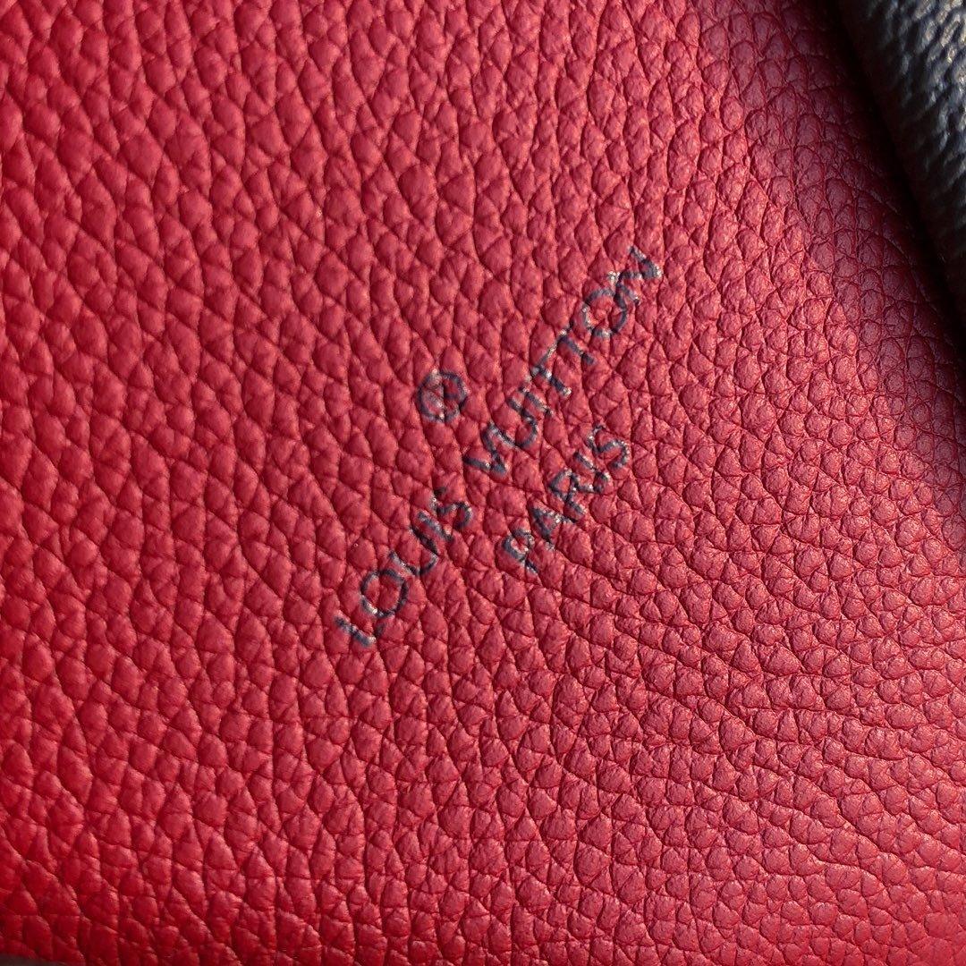 Louis Vuitton V Tote MM — view 9