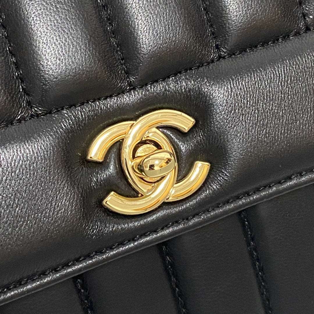 Chanel Flap Bag — view 9