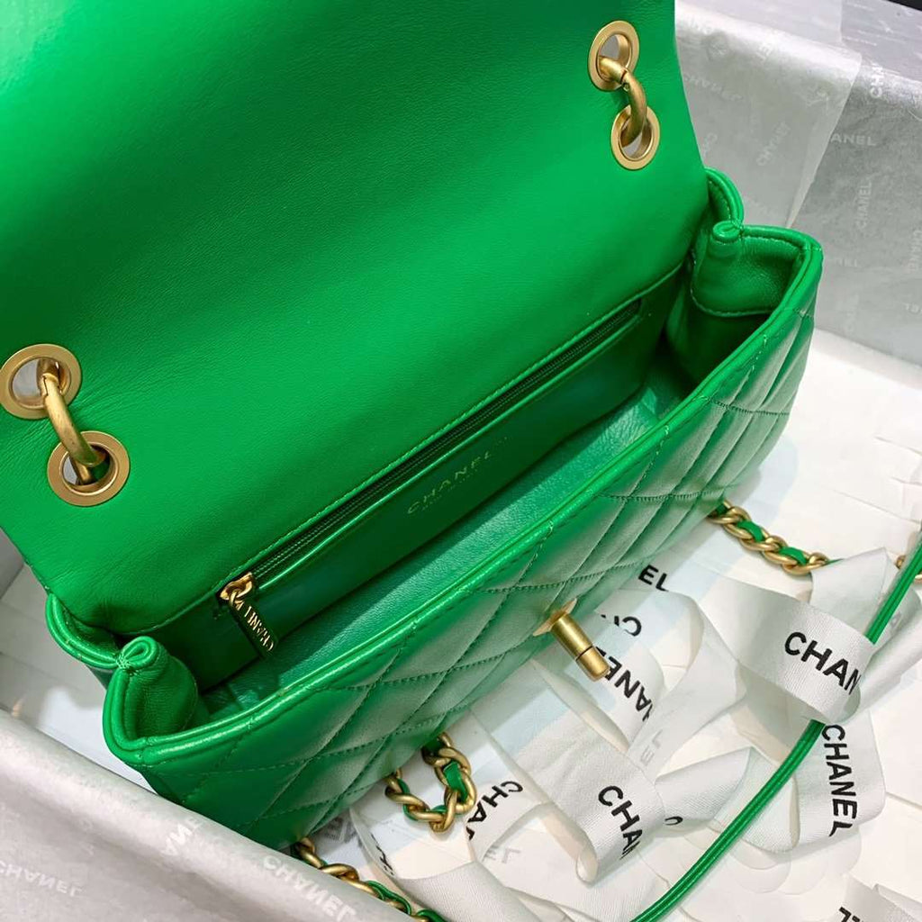 Chanel Flap Bag with Chunky Chain Green — view 8