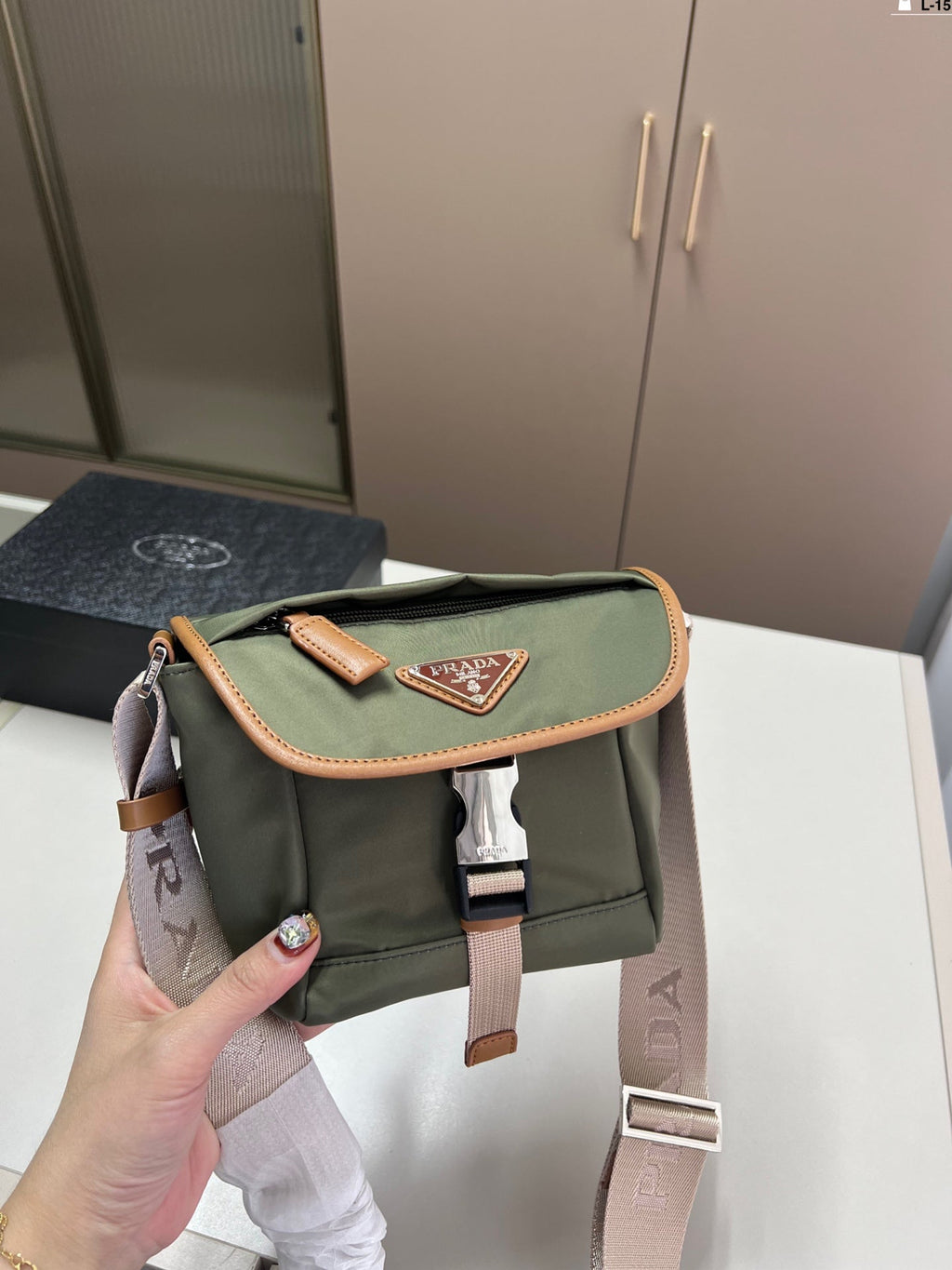 Prada Vintage Messenger Bag Crossbody - Green — view 8