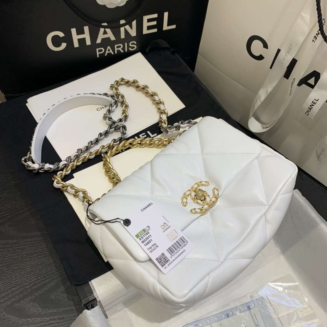 Chanel 19 Medium Flap Bag — view 3