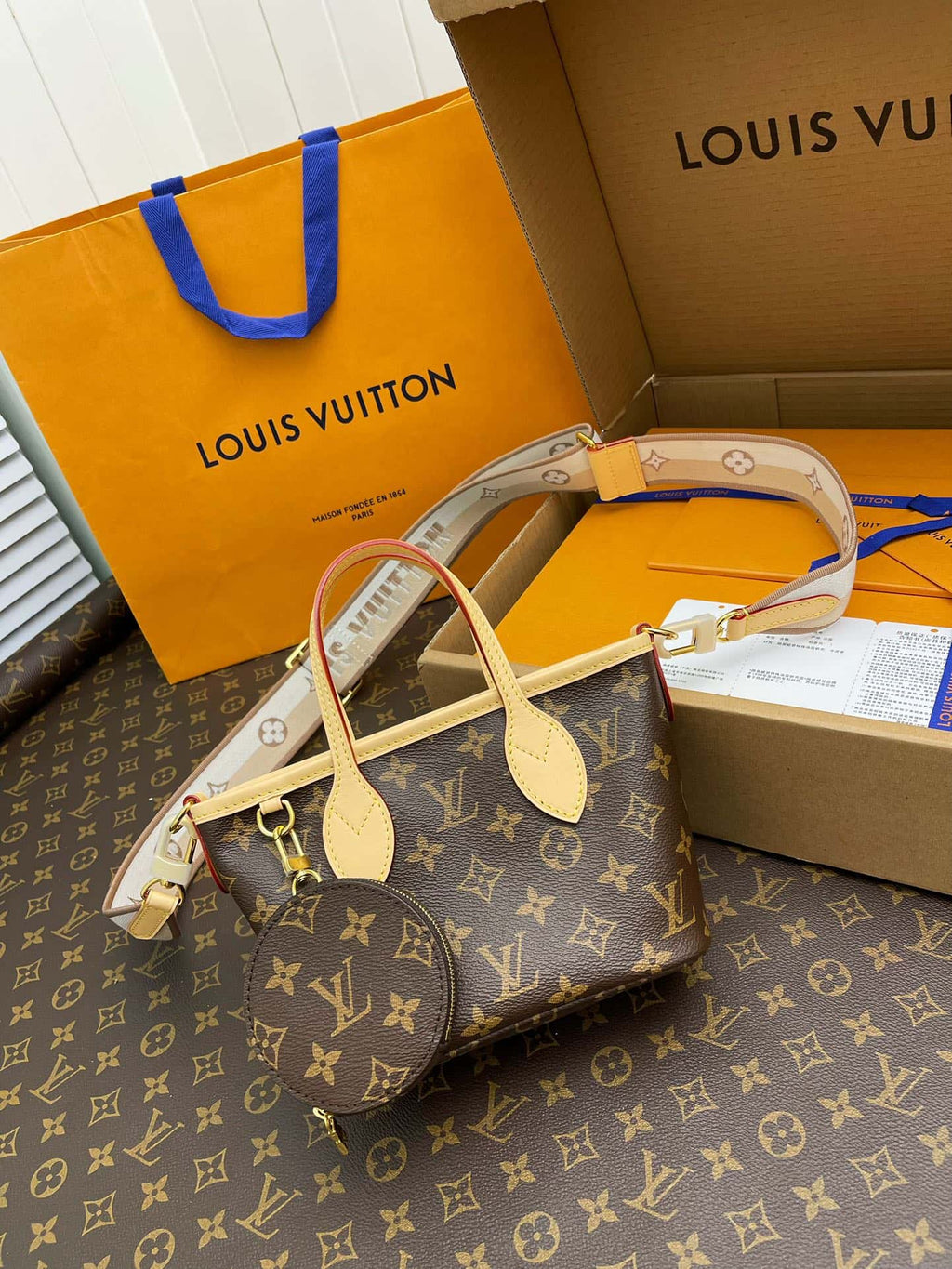 LV Neverfull MM Monogram Canvas Tote Shoulder Bag with Leather Trim and Pouch - Brown — view 2