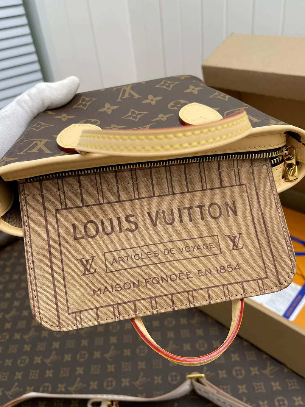 LV Neverfull MM Monogram Canvas Tote Shoulder Bag with Leather Trim and Pouch - Brown — view 13