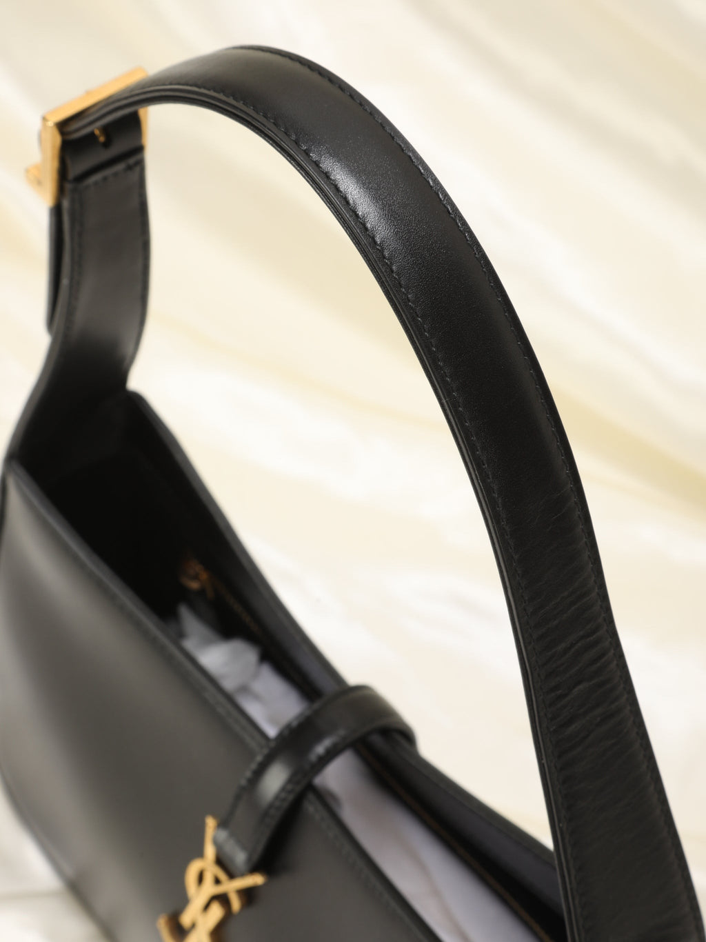 Saint Laurent Le 5 a 7 Hobo Bag in Patent Leather - Black - Women — view 4