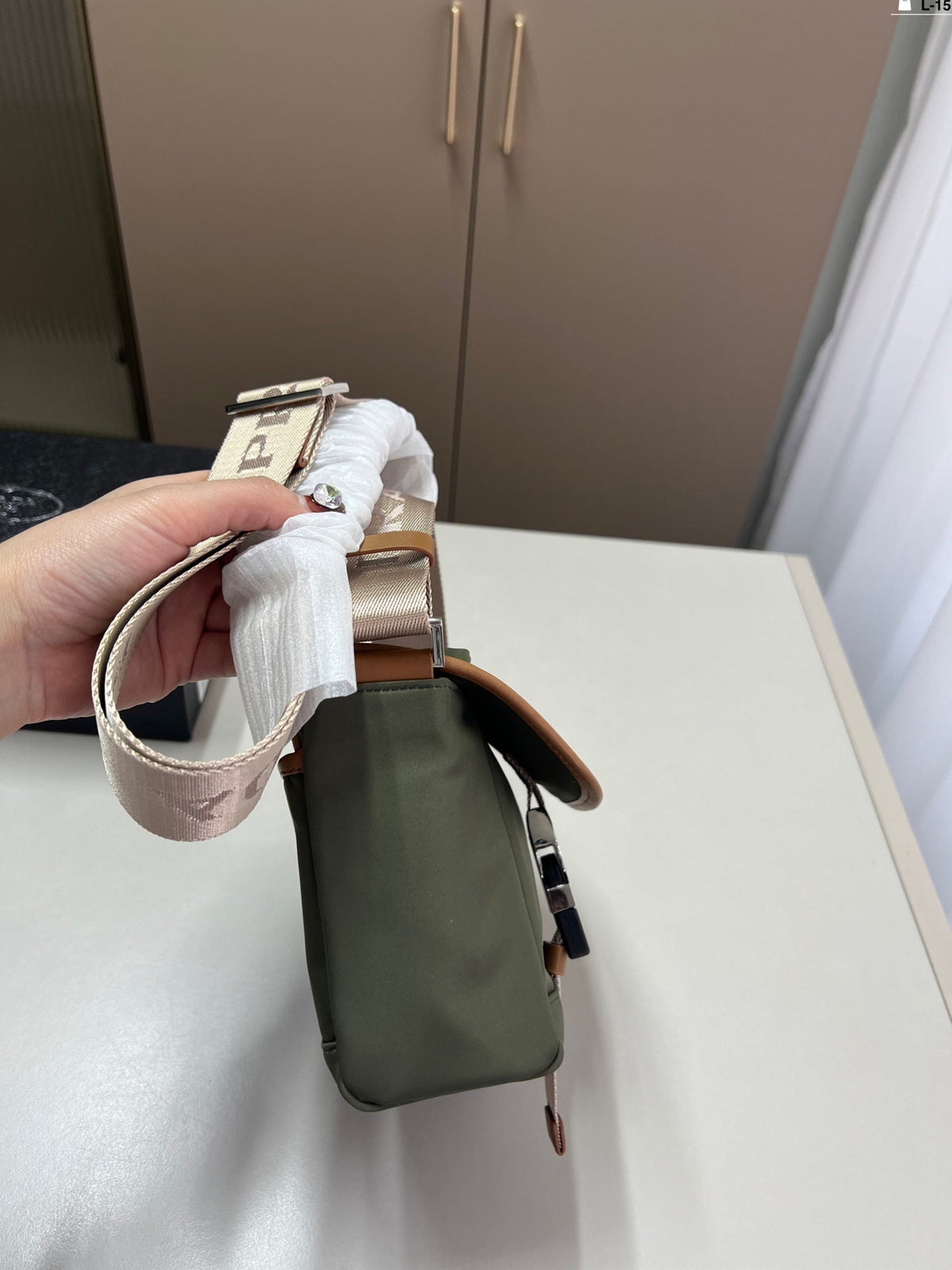 Prada Vintage Messenger Bag Crossbody - Green — view 3