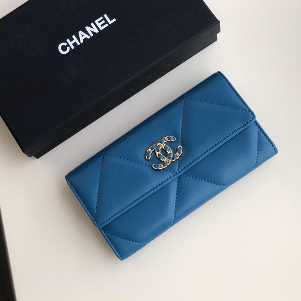 Chanel 19 Quilted Flap Wallet — view 2