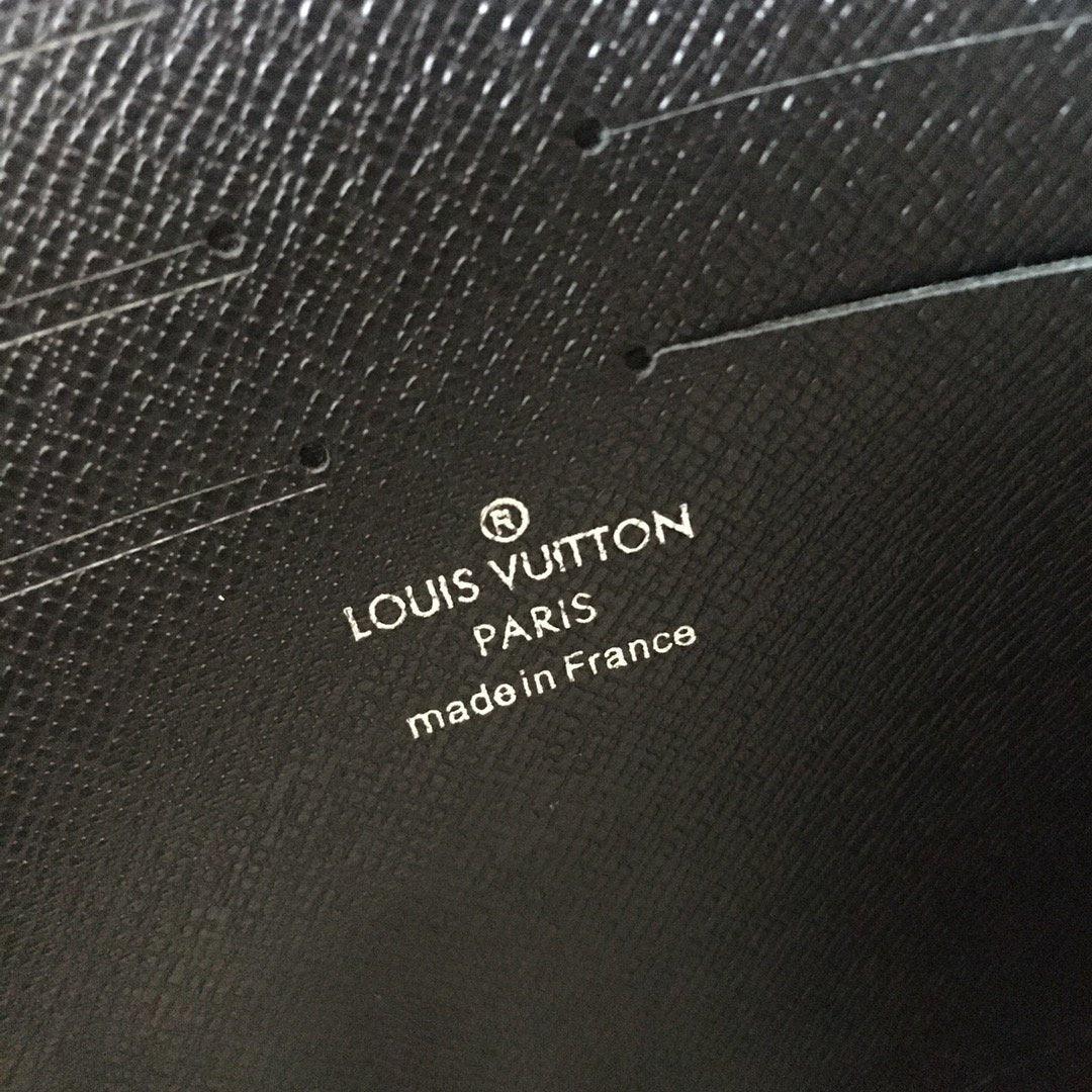 Louis Vuitton Toiletry Pouch — view 9