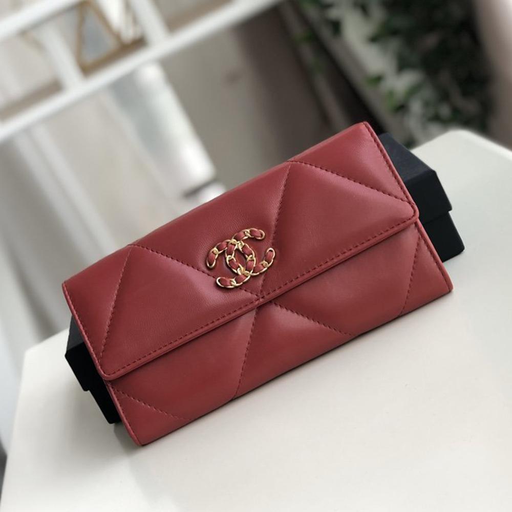 Chanel 19 Quilted Flap Wallet - Red — view 1