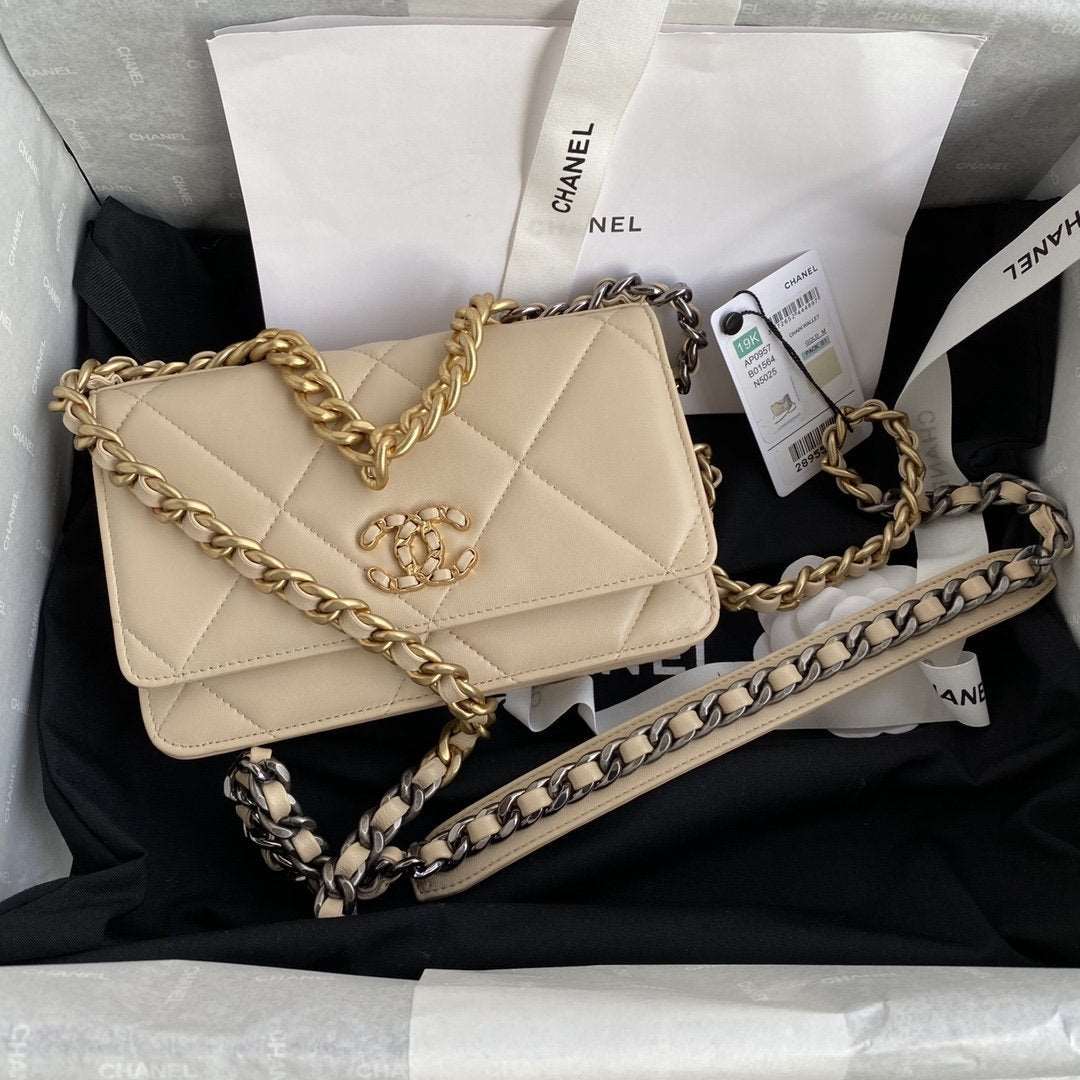 Chanel 19 Wallet On Chain WOC Beige — view 1