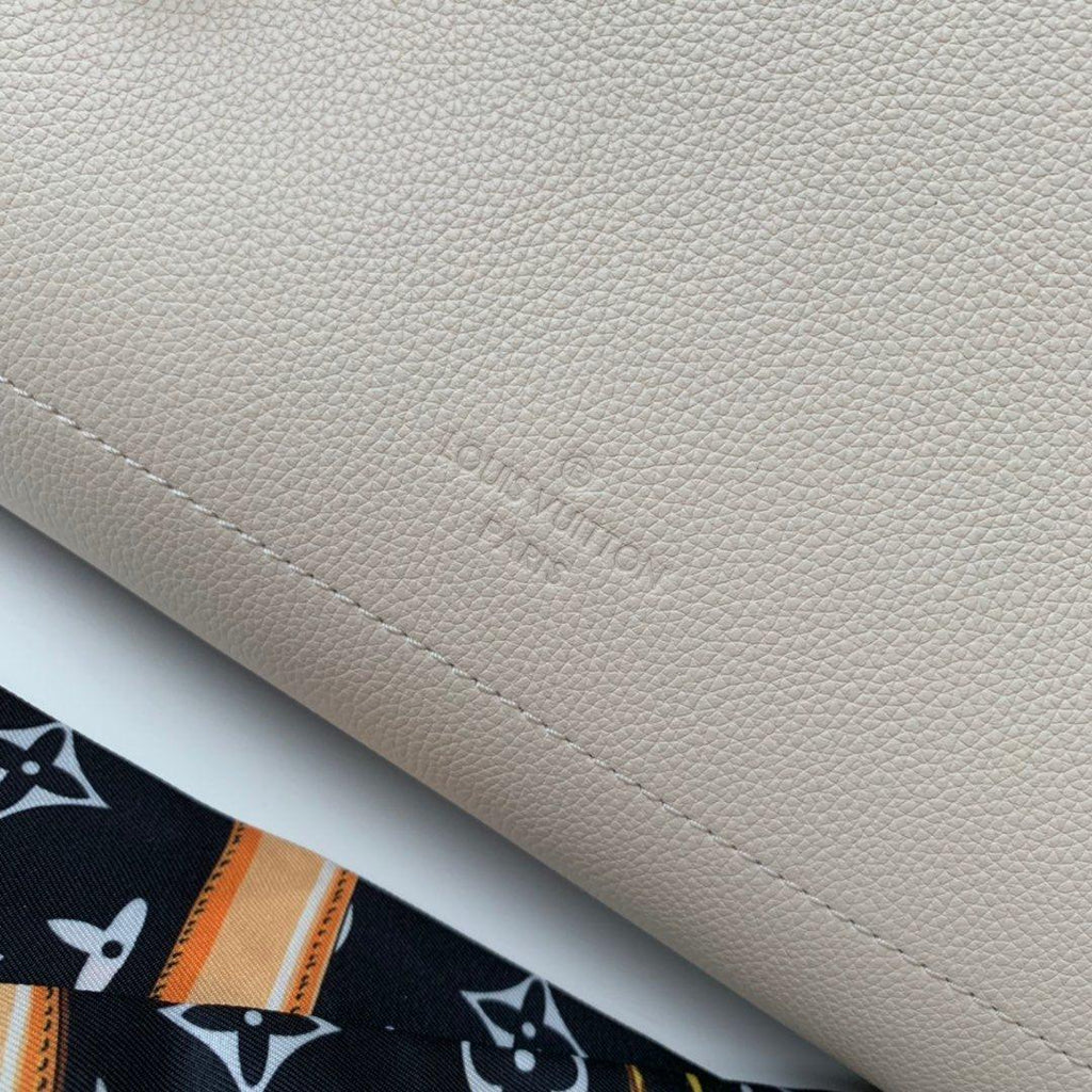 Louis Vuitton Lockme Day Bag — view 9