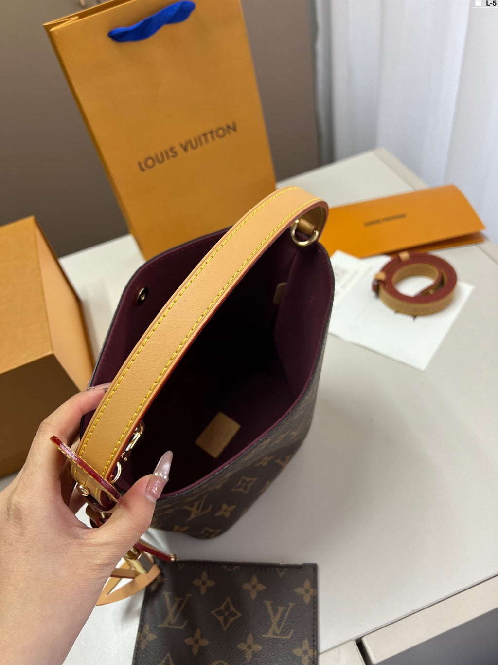 Louis Vuitton LV Vintage Bucket Tote Bag - Brown — view 9