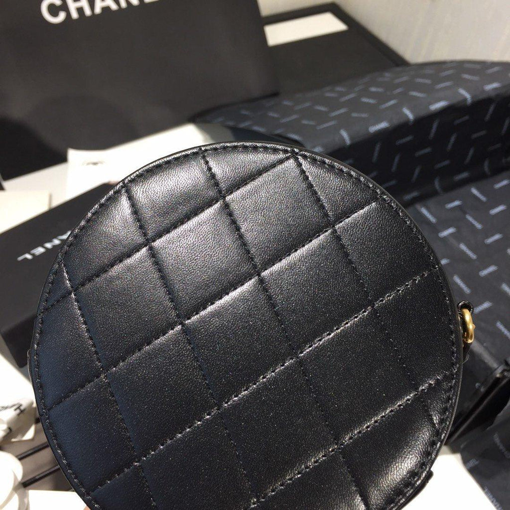 Chanel Pearl Round Clutch with Chain - Black — view 6