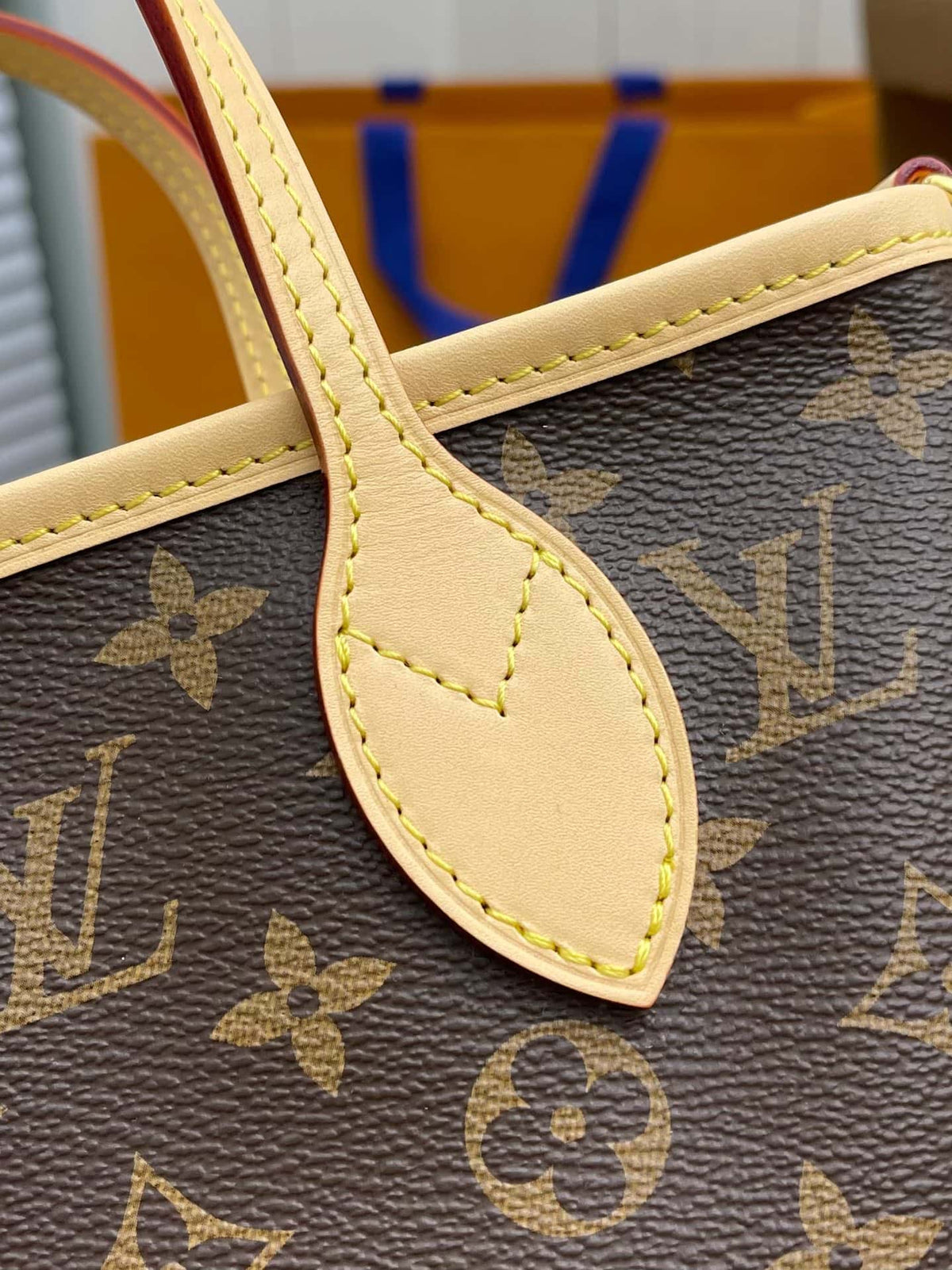 LV Neverfull MM Monogram Canvas Tote Shoulder Bag with Leather Trim and Pouch - Brown — view 5