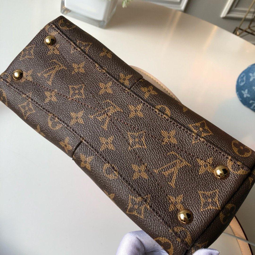 Louis Vuitton V Tote MM — view 3