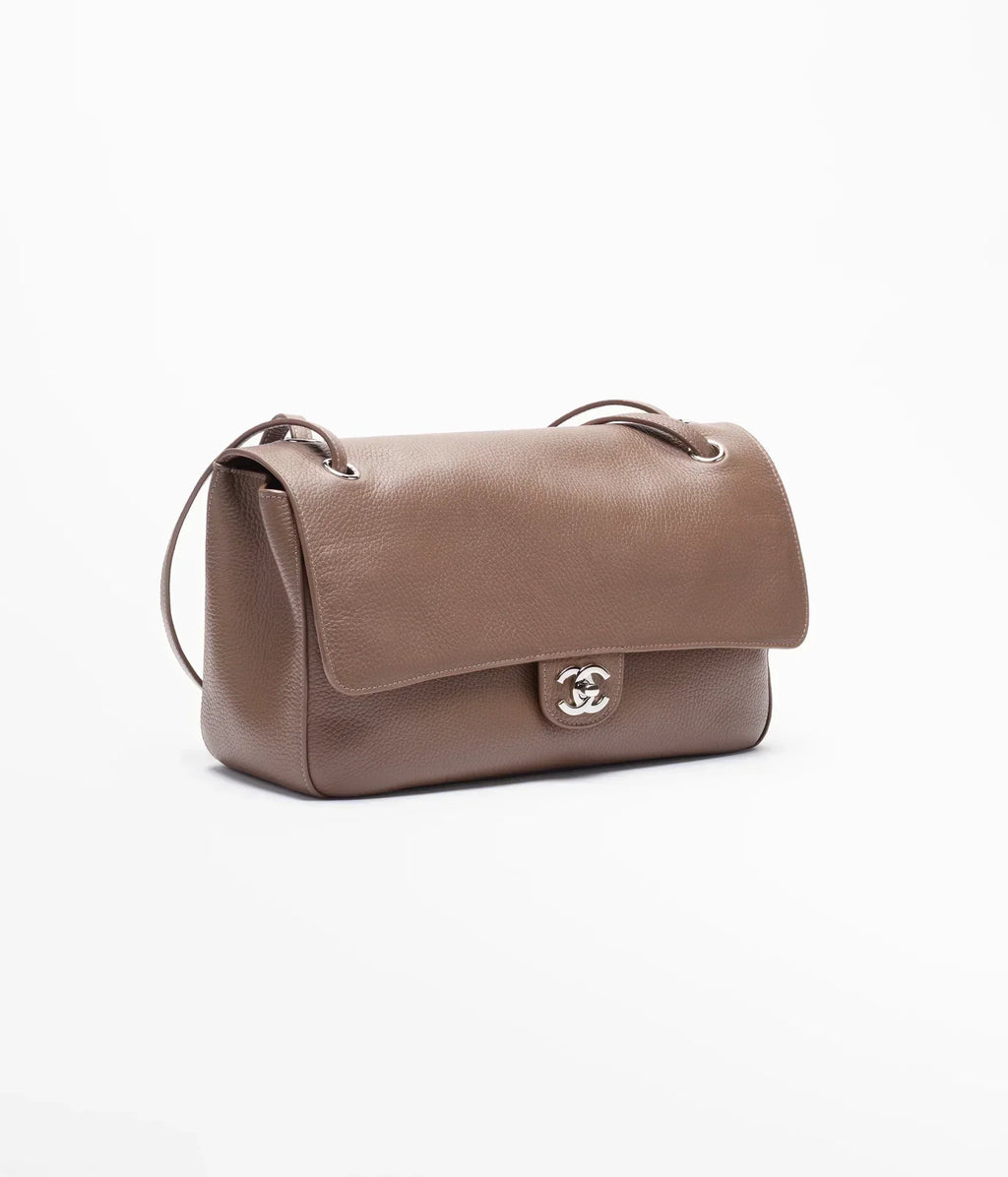 Chanel Maxi Flapbag — view 3