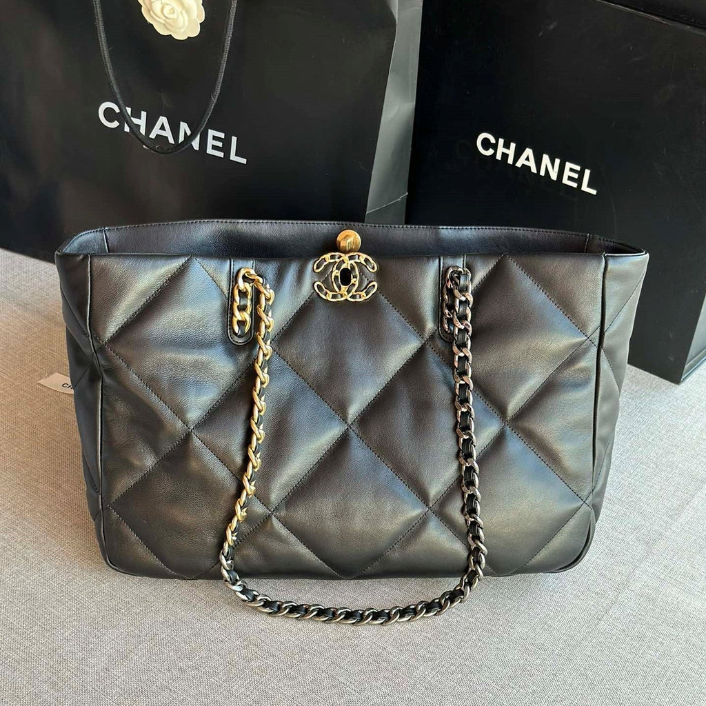 Chanel 19 Shopping Bag 41 Black Lambskin — view 7