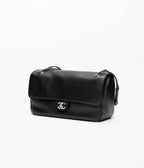 Chanel Maxi Flapbag — view 1
