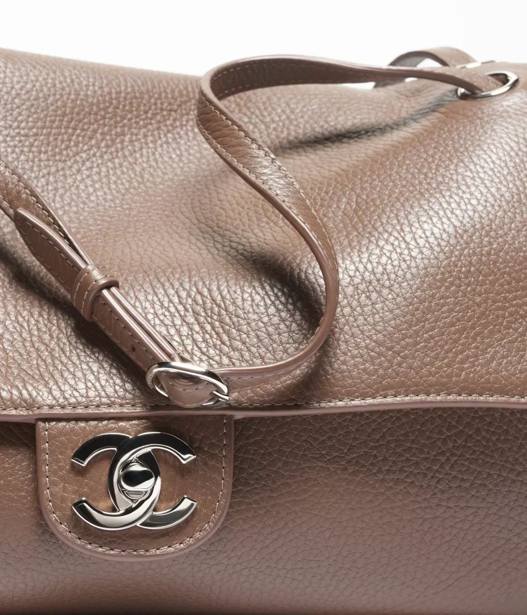 Chanel Maxi Flapbag — view 5
