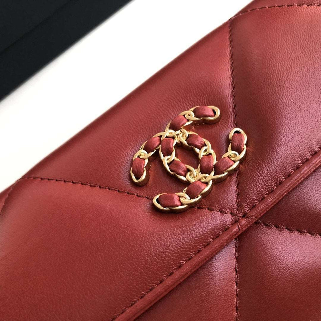 Chanel 19 Quilted Flap Wallet - Red — view 6