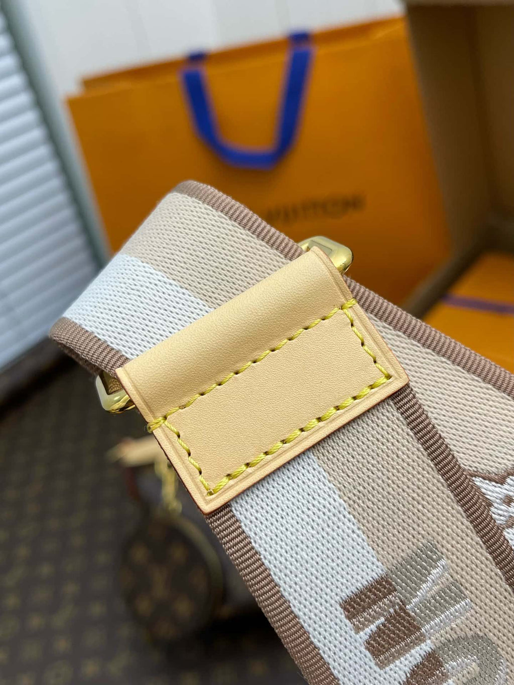 LV Neverfull MM Monogram Canvas Tote Shoulder Bag with Leather Trim and Pouch - Brown — view 11