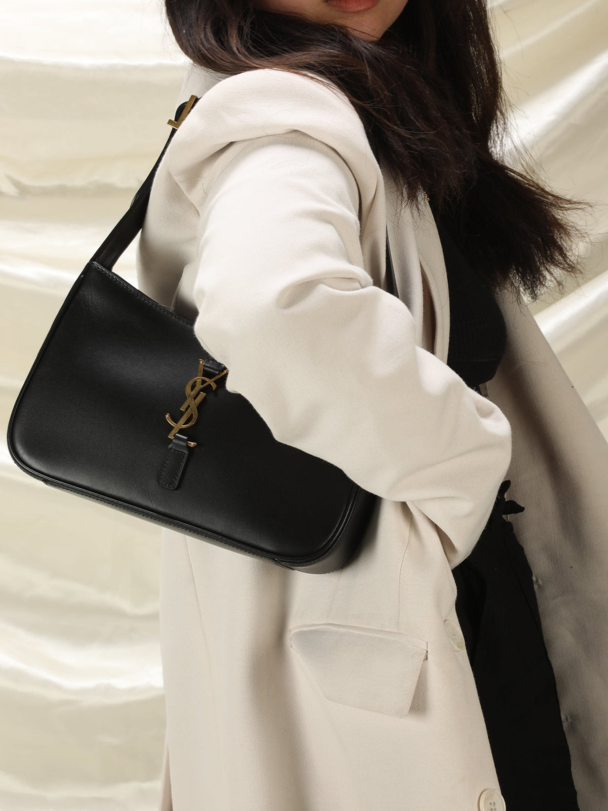 Saint Laurent Le 5 a 7 Hobo Bag in Patent Leather - Black - Women — view 7