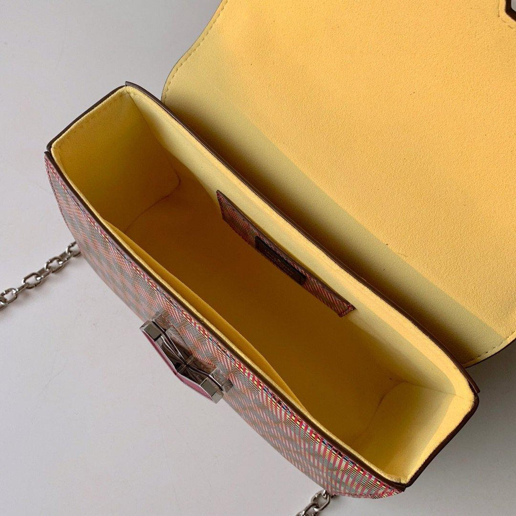 Louis Vuitton Twist MM Shoulder Bag — view 5