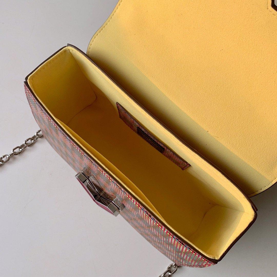 Louis Vuitton Twist MM Shoulder Bag — view 5