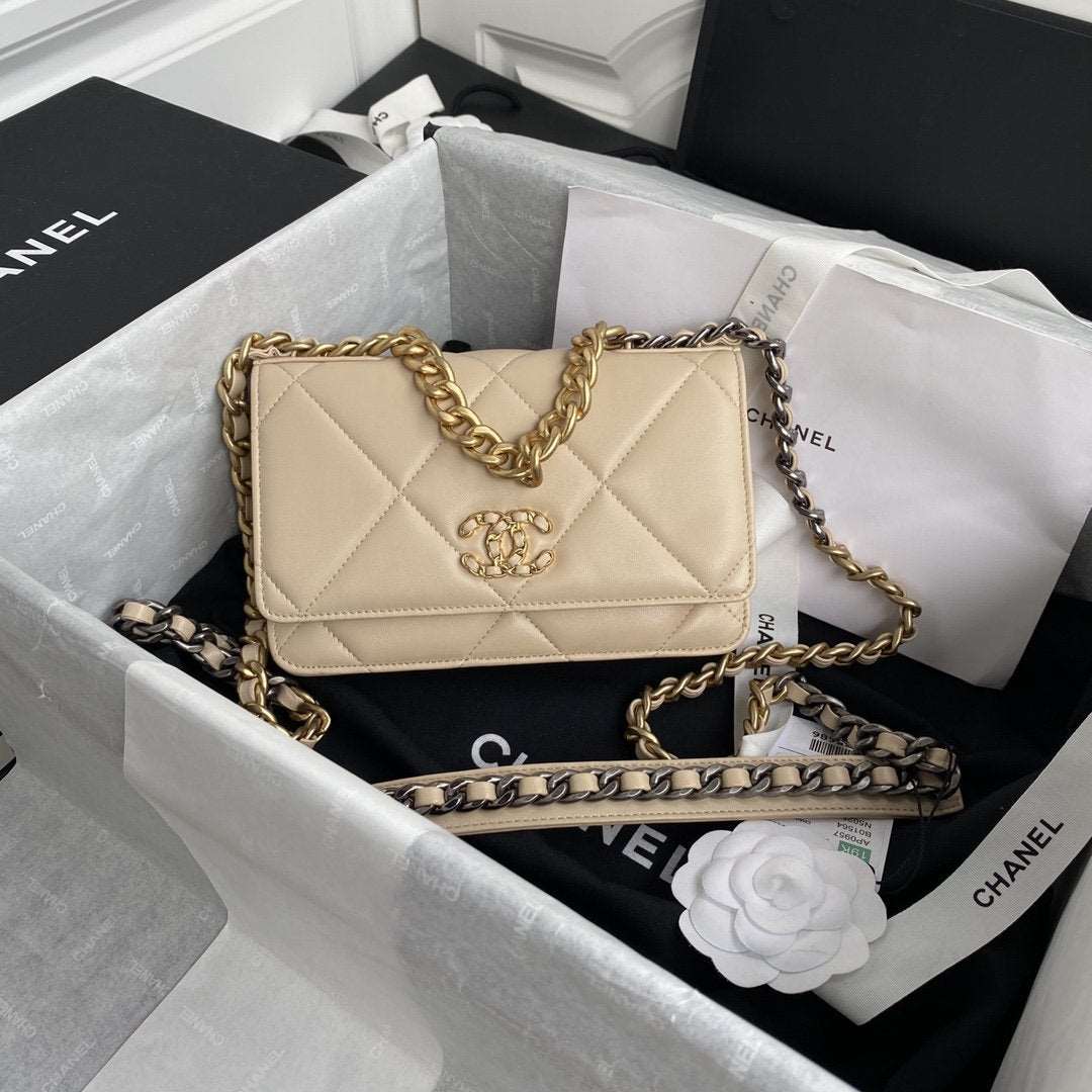 Chanel 19 Wallet On Chain WOC Beige — view 2